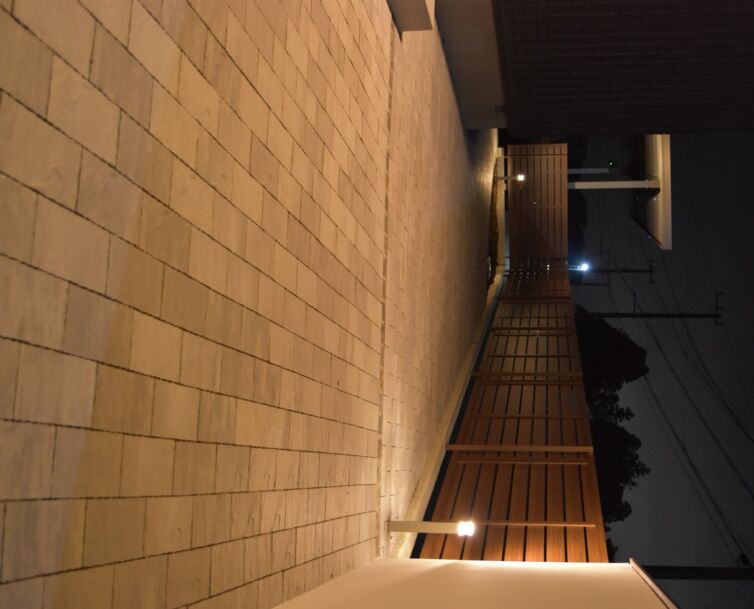 古久保邸夜景　インターロッキング